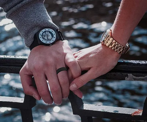Vista 3 de Anillo de boda de silicona para hombre anillos de goma para él mujeres parejas talla 7 8 9 10 11 12 13 diseño elegante de borde escalonado paquete