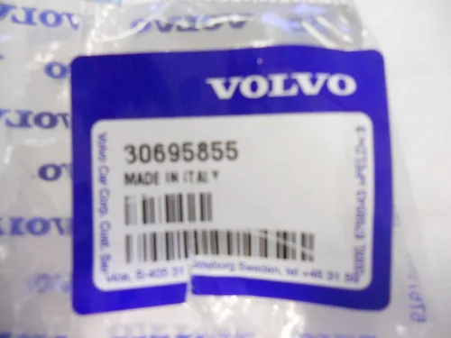 Vista 2 de Volvo Insignia de emblema de rejilla R Design 30695855 C30 S40 V50 XC90