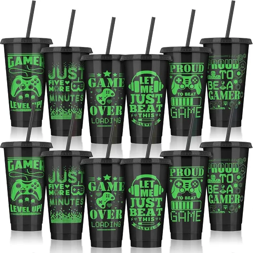 Vista 10 de Kochorie 18 tazas de fiesta de fútbol de 24 onzas con tapas y pajitas, vaso de plástico reutilizable, tazas de viaje para niños, entrenadores