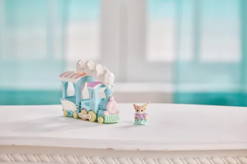 Vista 7 de Calico Critters – Tren de arco iris de nube flotante – Serie de atracciones Calico Land – Juguete de simulación para niños, vehículo en miniatura