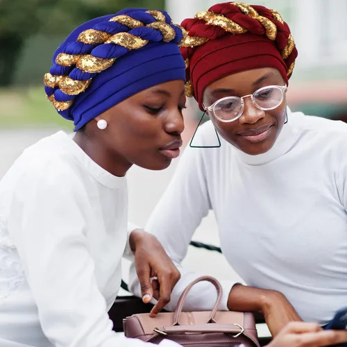 Vista 5 de Jeyiour 6 piezas de turbante africano para mujeres negras, gorro trenzado con lentejuelas, gorro elástico y trenzado africano