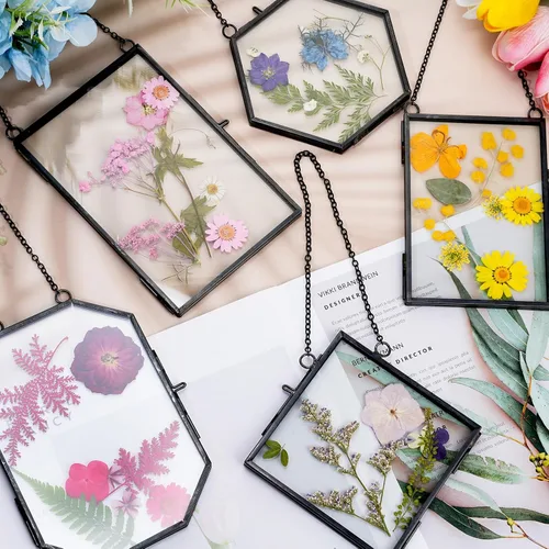 Vista 5 de Bucherry Marco de vidrio para bricolaje, arte de flores prensadas, marco de fotos colgante de latón con cadena y 6 estilos de flores prensadas