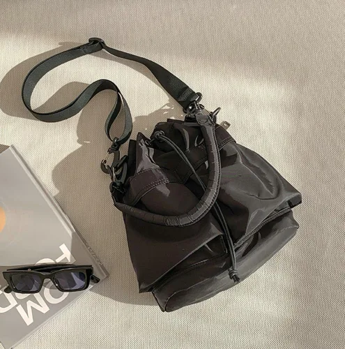 Vista 3 de Bolso bandolera de nailon con cordón para mujer, bolso de hombro estilo hobo casual