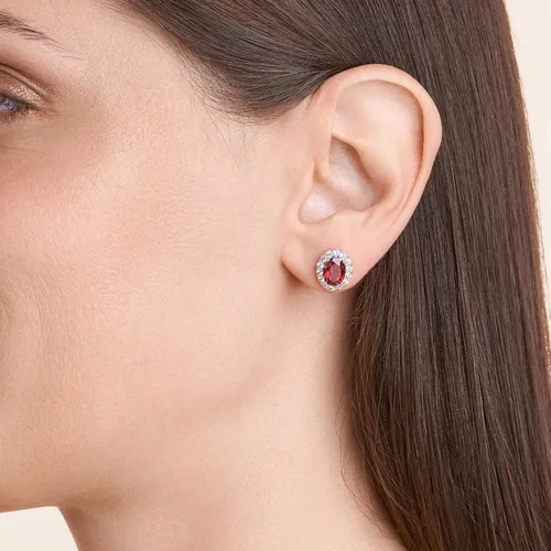 Vista 2 de Amazon Essentials Aretes ovalados de plata de ley con halo de zafiro blanco, (anteriormente colección Amazon)