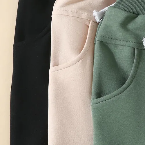 Vista 4 de Paquete de 3 pantalones deportivos para bebés y niños pequeños, pantalones deportivos sólidos de meter, pantalones deportivos para otoño, ropa