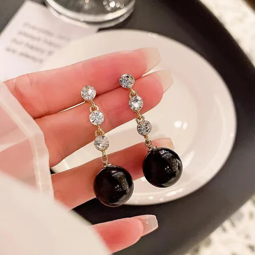 Vista 5 de Aretes de perlas negras para mujer, aretes colgantes de perlas negras con circonitas para niñas