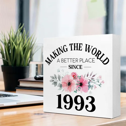 Vista 4 de Regalo de 30 cumpleaños para mujeres y hombres, haciendo del mundo un lugar mejor desde 1993, decoración de escritorio para decoración de fiesta