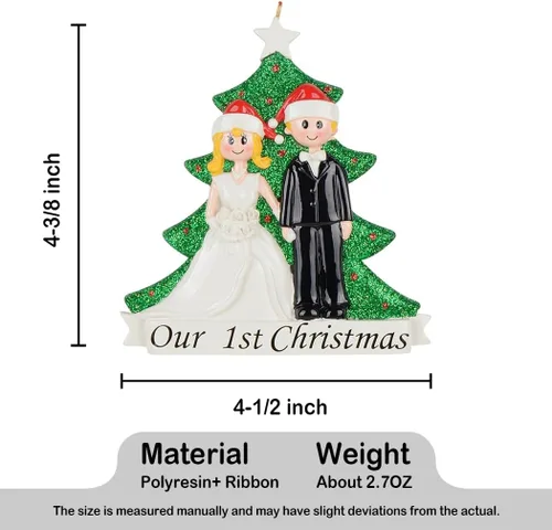 Vista 4 de Nuestro primer adorno de Navidad de boda para pareja - Adorno personalizado de árbol de Navidad para pareja recién casada - Mr & Mrs primer adorno
