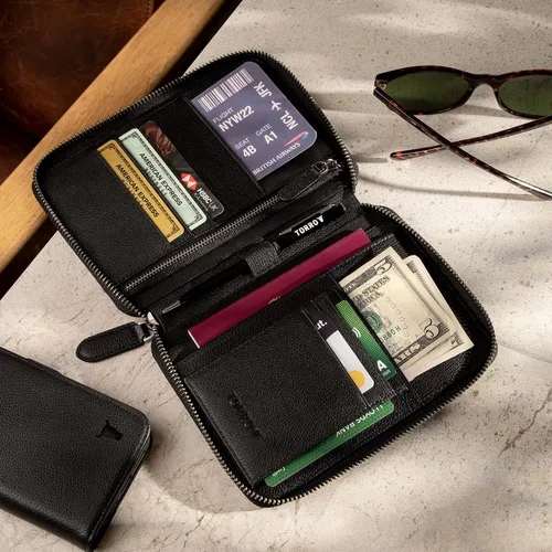 Vista 2 de TORRO Cartera de viaje - Organizador de viaje de cuero genuino con soporte para pasaporte y tarjetero desmontable, Negro, talla única , Contemporáneo