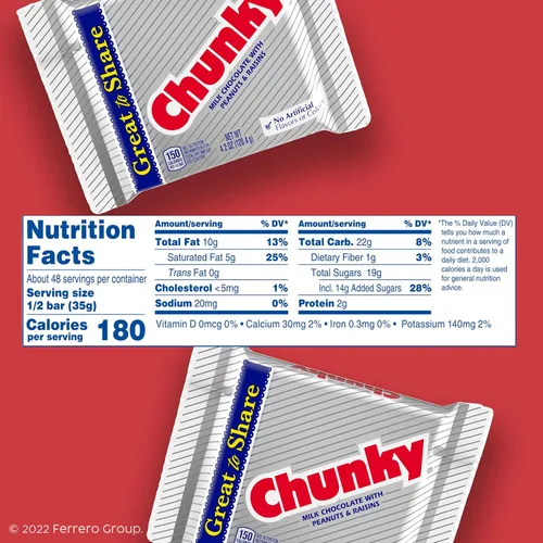 Vista 2 de Chunky, Chocolate con leche con cacahuetes y pasas, barra de caramelo envuelta individualmente, paquete compartido de 2.5 onzas cada uno, paquete