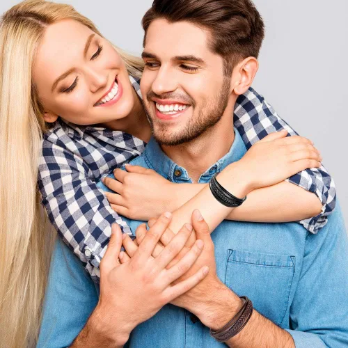 Vista 6 de murtoo Pulsera de cuero para hombre con cierre de piel de vaca multicapa trenzada pulsera para hombre