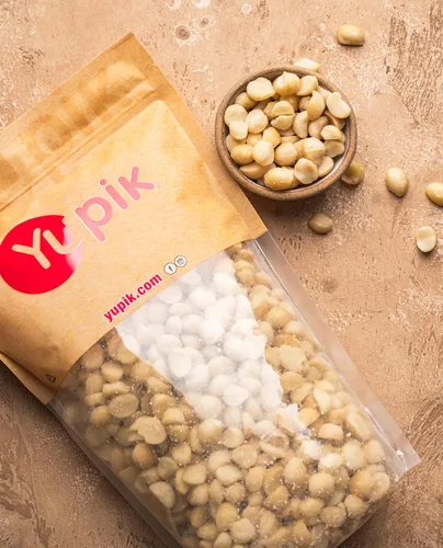 Vista 2 de Yupik Nueces de macadamia, piezas medianas, 2.2 libras (35.2 onzas), sin gluten, kosher, nueces crudas, trozos rotos, sin sal, sin tostar, sin