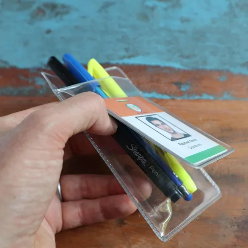 Vista 4 de Protector de bolsillo resistente con soporte vertical para tarjetas de identificación, organizador de bolsillo de plástico transparente