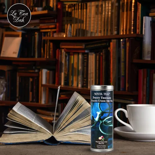 Vista 4 de Noveltea Cesta de regalo de té literario de La Tea Dah, 5 tés gourmet, agitador de miel y diario, regalos para escritores y lectores, juego