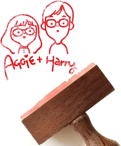 Vista 2 de Sello personalizado de madera de goma con logotipo personalizado (1.6 x 0.8 pulgadas)