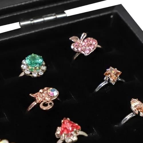 Vista 3 de Wuligirl - Bandeja organizadora de anillos con 100 ranuras y tapa transparente, organizador apilable de joyas como aretes, collares y anillos