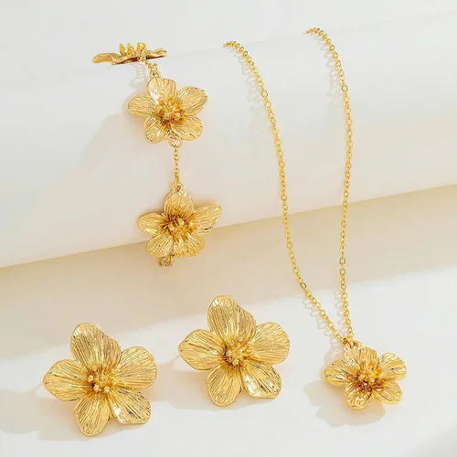 Vista 7 de Juego de joyas de flores doradas para mujer, delicado collar de flores doradas, aretes de flores bohemios para mujer, regalos de joyería floral