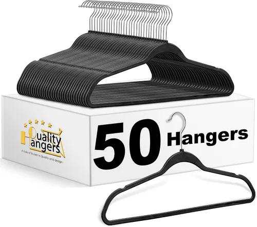Vista 2 de Juego de 70 perchas de plástico de calidad, 50 perchas resistentes para adultos y 20 ganchos de clip para una organización versátil del armario