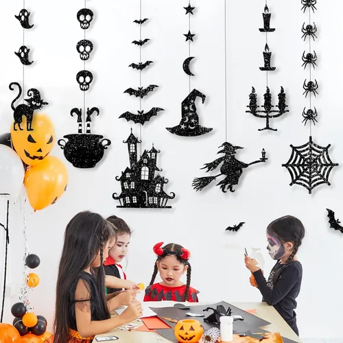 Vista 8 de Guirnalda colgante de Halloween negra con purpurina, fantasmas, brujas, murciélagos, arañas, casa encantada, gato y más, suministros de fiesta