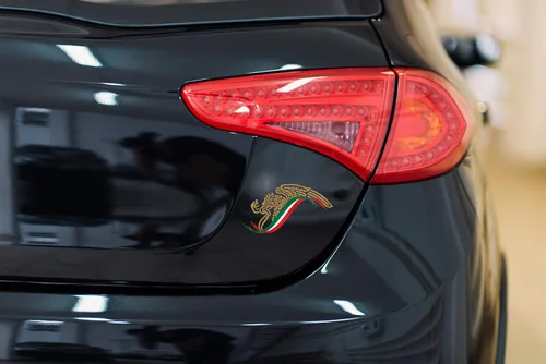 Vista 3 de X Graphics™ - Adhesivo con bandera de águila mexicana