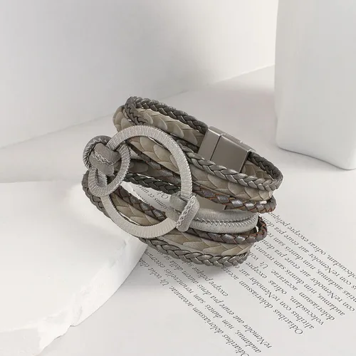Vista 2 de hotoo Pulsera de cuero para mujer, pulsera de cuero bohemia, pulsera de metal dorado, pulseras trenzadas hechas a mano en capas para mujeres