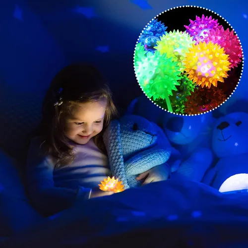 Vista 6 de Sotiff 9 piezas de bola iluminada con luces LED hinchables intermitentes, chirriantes, multicolor, juguete sensorial de goma, premios de carnaval