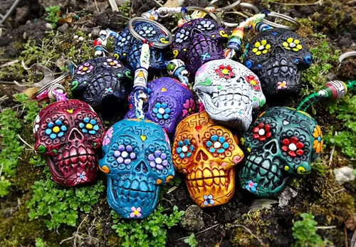 Vista 2 de Día de los muertos calavera de azúcar hecho a mano llavero