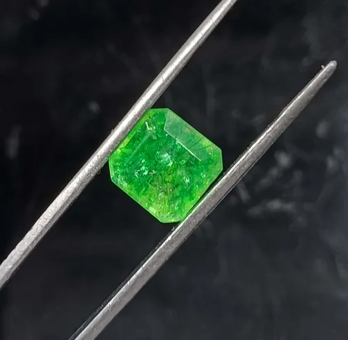 Vista 4 de Esmeralda colombiana de 6.00 quilates tratada con esmeralda natural certificada piedra preciosa suelta facetada piedra preciosa esmeralda piedra