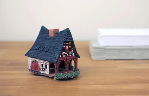 Vista 3 de Cerámica arte cono incienso titular decoración de habitación hecho a mano coleccionable miniatura antigua Smithery en Rothenburg, Alemania R217