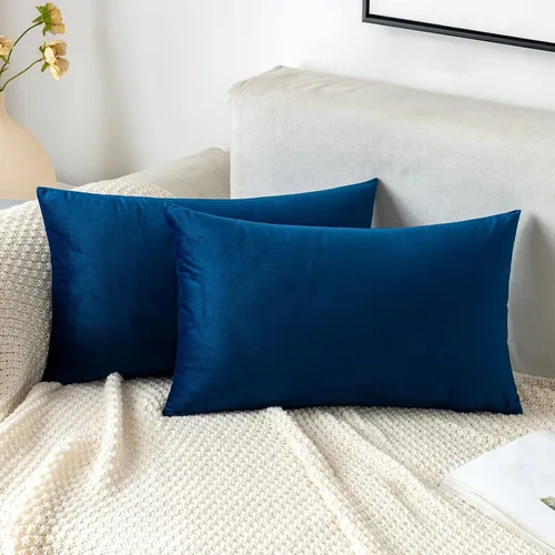Vista 47 de EMEMA - Paquete de 2 fundas de almohada de terciopelo decorativas, fundas de cojín cuadradas suaves y sólidas para sofá, dormitorio, silla, Verde