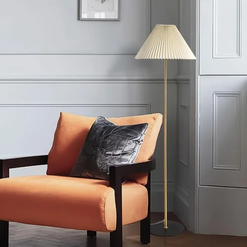 Vista 3 de KUNJOULAM Lámpara de pie plisada moderna, lámpara de pie de poste dorado, lámpara alta de diseño simple con pantalla beige ajustable, lámpara de pie