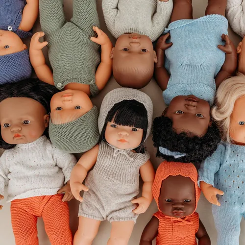 Vista 7 de Muñeca de bebé anatómicamente correcta de 15 pulgadas de Miniland, Chica asiática
