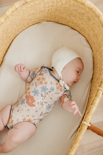 Vista 6 de Copper Pearl Body de manga corta para bebé Body ultra suave para recién nacidos, niños, niñas y bebés - Elegante, cómodo, hombros superpuestos, tela