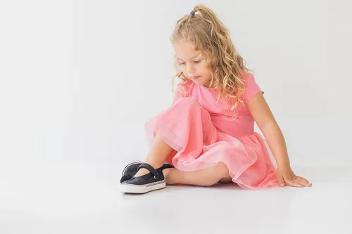 Vista 7 de MORGAN & MILO Zapatos Dazzle Mary Jane para niños pequeños y niñas, talla 6 a 13
