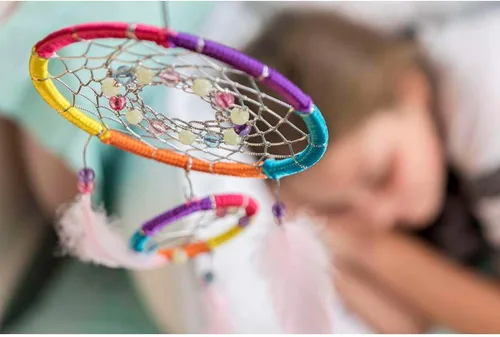 Vista 5 de 4M 404732 Kit de manualidades Create hanging room decor with 2 hoops, color & glow-in-the-dark beads, feathers and string for kids ages 5 and up