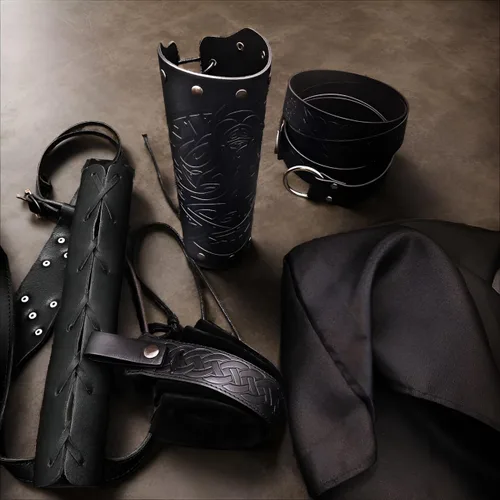 Vista 4 de Conjunto de disfraz de caballero medieval con brazaletes de cuero, accesorios retro para Halloween