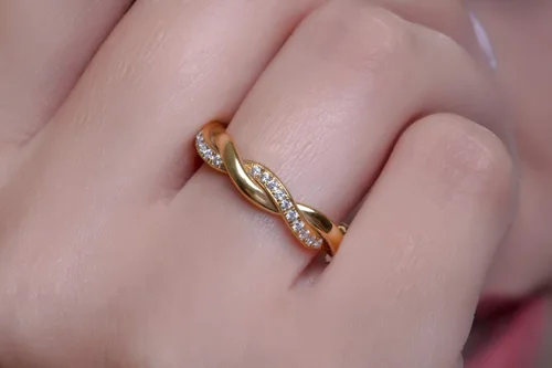Vista 2 de Anillo trenzado de diamantes para mujer en oro sólido, anillo de trenza de diamante negro, anillo de eternidad de diamantes, anillo de eternidad