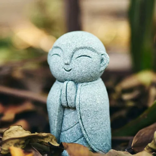 Vista 9 de OwMell Estatua de monje japonés de Jizo, figura de Buda Jizo, estatua conmemorativa del acuario, adorno de flores de hierro