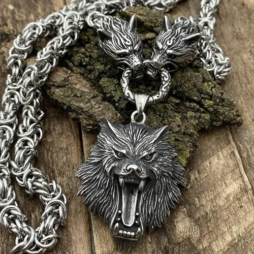 Vista 2 de YCYR Collar con cabeza de lobo para hombres, mitología nórdica, colgante de amuleto de lobo de Odín con cadena bizantina de acero inoxidable vintage