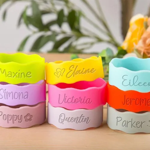 Vista 3 de Etiquetas personalizadas para biberones para guardería, bandas de silicona para botellas de agua, etiquetas de nombre para guardería, bandas