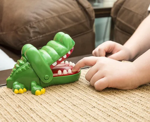 Vista 4 de Winning Moves Juego para dentista con forma de cocodrilo, ninguno