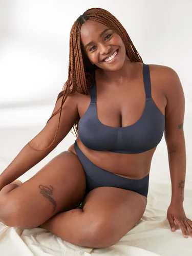 Vista 4 de True & Co Sujetador de tirantes ajustables con cuello redondo y forma suave para mujer