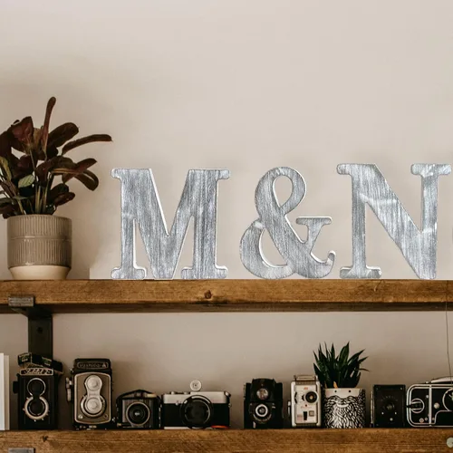 Vista 4 de Letras de madera rústica sin terminar de 8 pulgadas para decoración de pared, letras decorativas de pie en rodajas, decoración de tablero