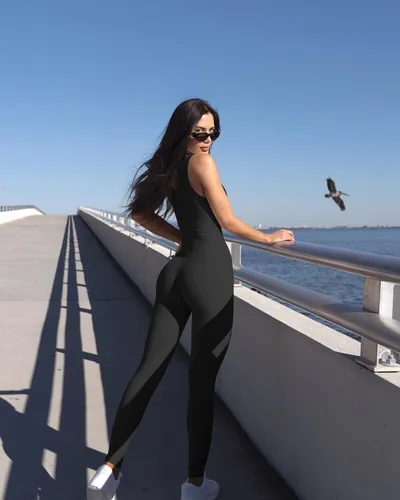 Vista 5 de OQQ Monos de yoga para mujer, para entrenamiento, acanalados, sin mangas, cuello alto, monos deportivos