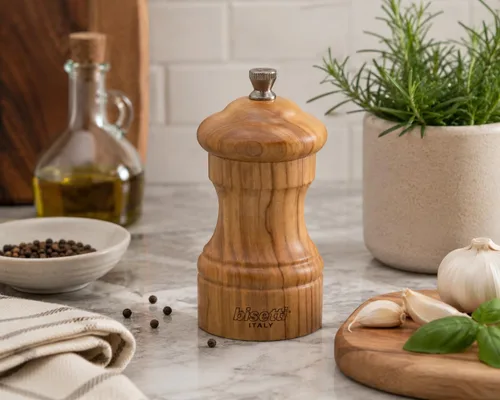 Vista 2 de Bisetti Imperia Molino de sal de madera de olivo de 4 pulgadas con molinillo ajustable