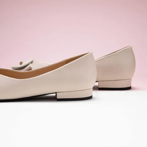 Vista 3 de C.Paravano Zapatos planos de trabajo cómodos de cuero con punta puntiaguda para mujer