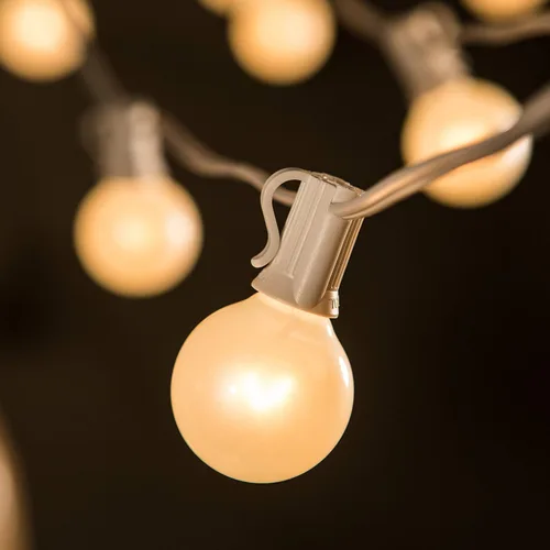 Vista 3 de Hometown Evolution, Inc. White Pearl - Guirnalda de luces para patio al aire libre