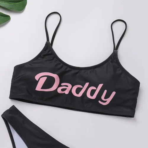 Vista 3 de Traje de baño de 2 piezas con estampado "Come Here Daddy Please Print", traje de baño con brasier acolchado, parte superior, bragas y tirantes Negro