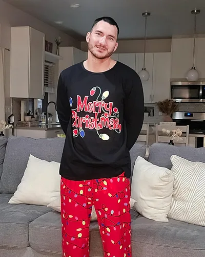 Vista 2 de SOLOYEE Pijamas de Navidad a juego para parejas, conjuntos de pijamas clásicos a cuadros para adultos, ropa de dormir de Navidad para familia
