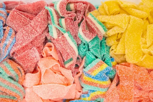 Vista 8 de By The Cup Blazpberry Sour Belts, bolsa a granel de 1 libra